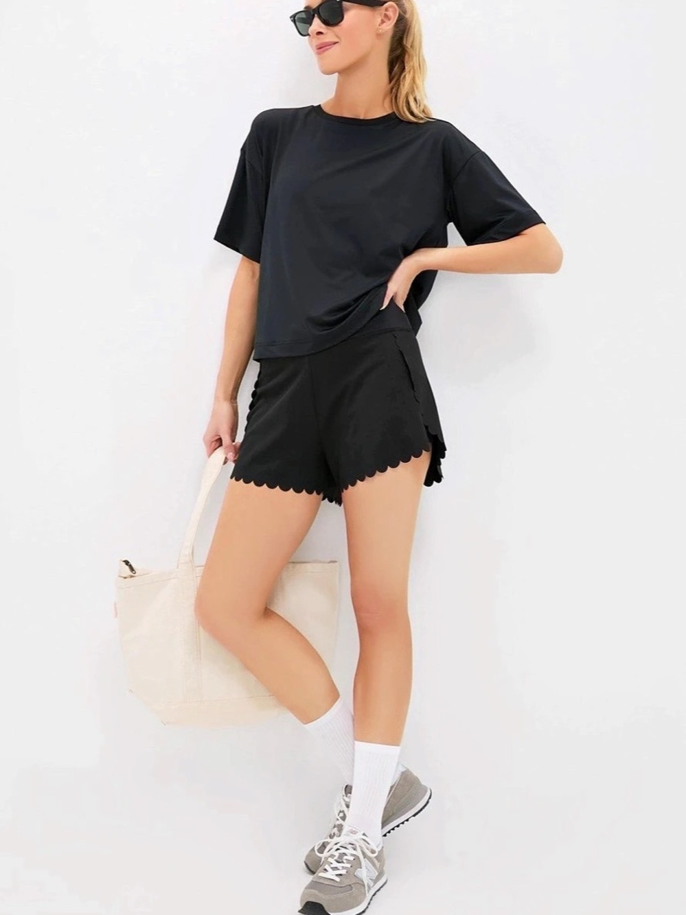 Tuckernuck Black Scallop Performance Jersey Marisa Short Size Large
